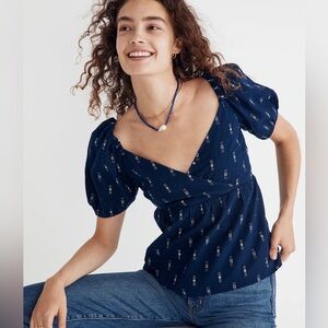 Madewell women’s Jaquard Puff-Sleeve Empire top in navy. Size Small